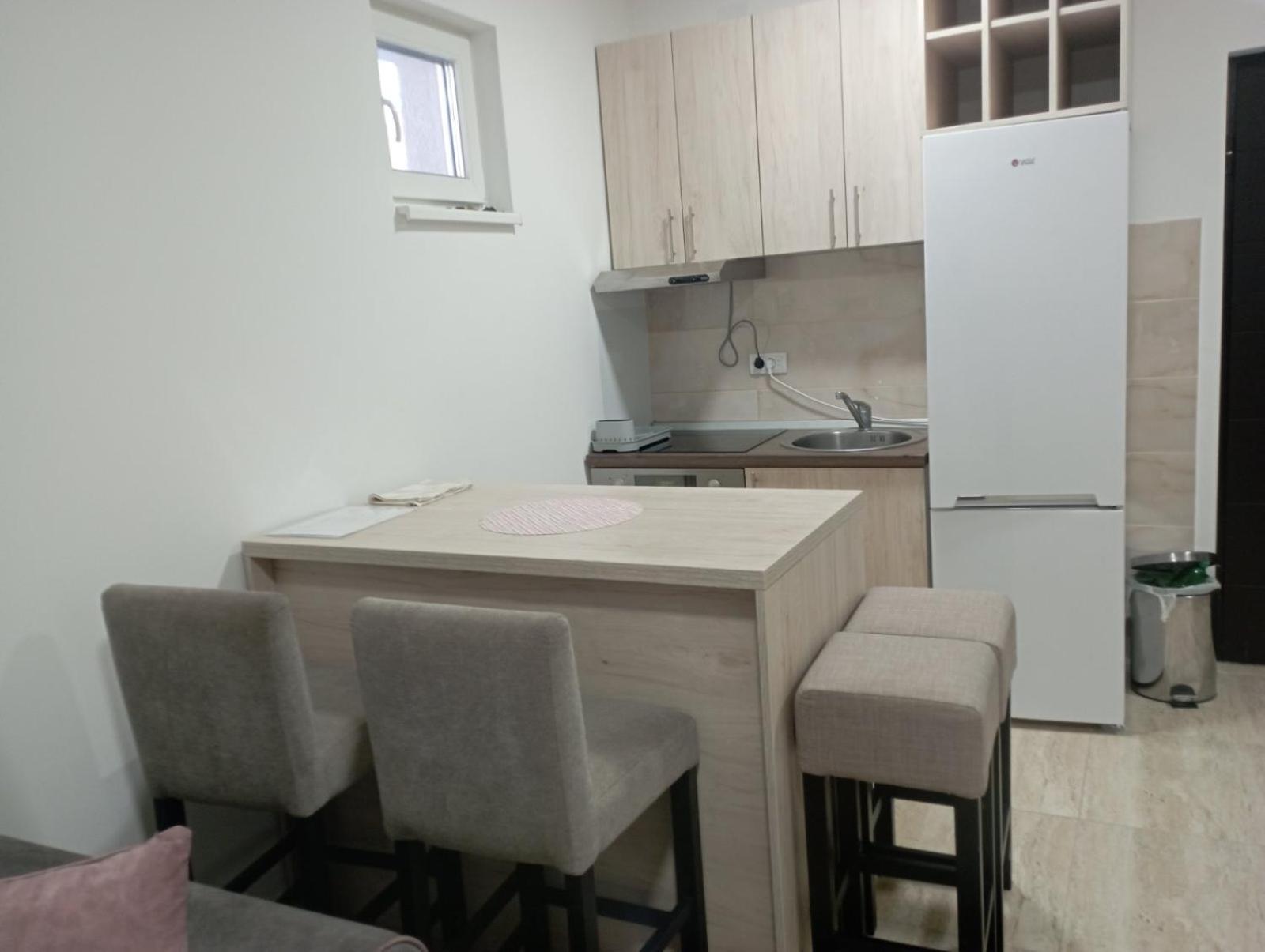 Apartmani Marija Vrdnik Eksteriør bilde
